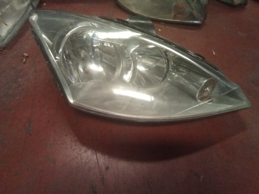 Faro derecho Ford Focus '04