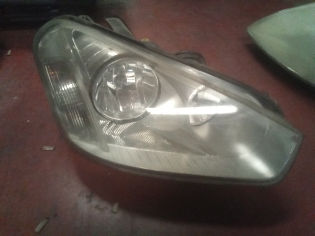 Faro derecho Ford c-max '08