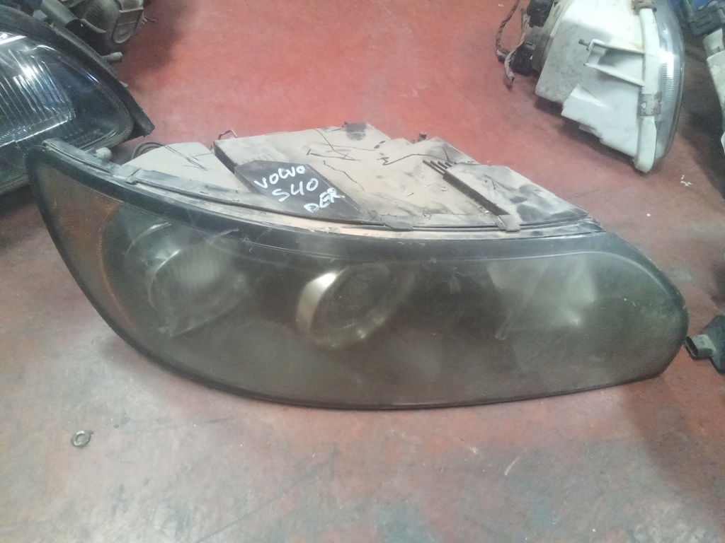 Faro derecho Volvo s40 '04