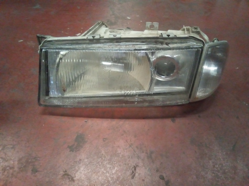 Faro izquierdo skoda Octavia '98
