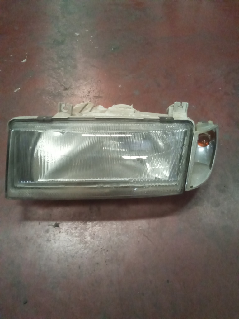 Faro izquierdo skoda Felicia '95