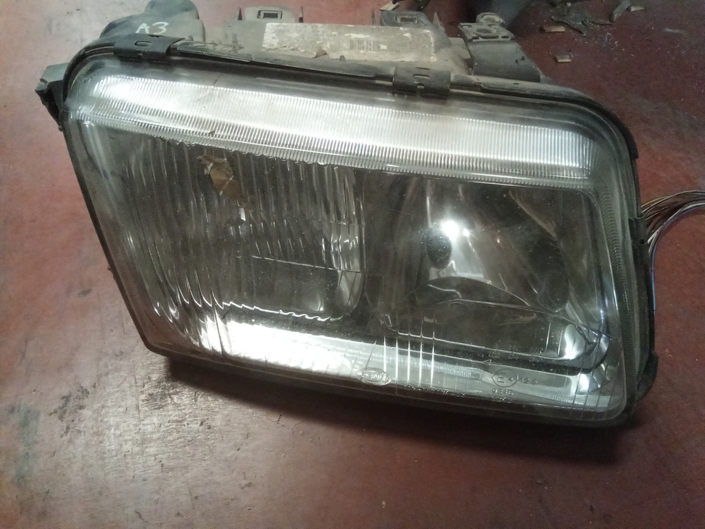 Faro derecho Audi A3 '96