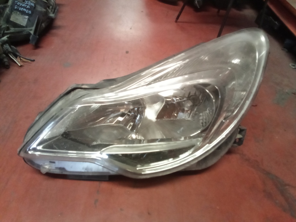 Faro izquierdo Opel corsa '12