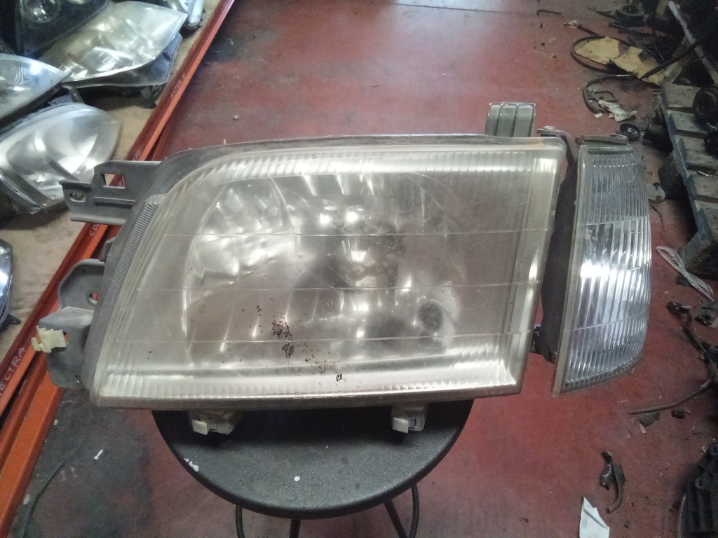 Faro izquierdo Subaru forester '00