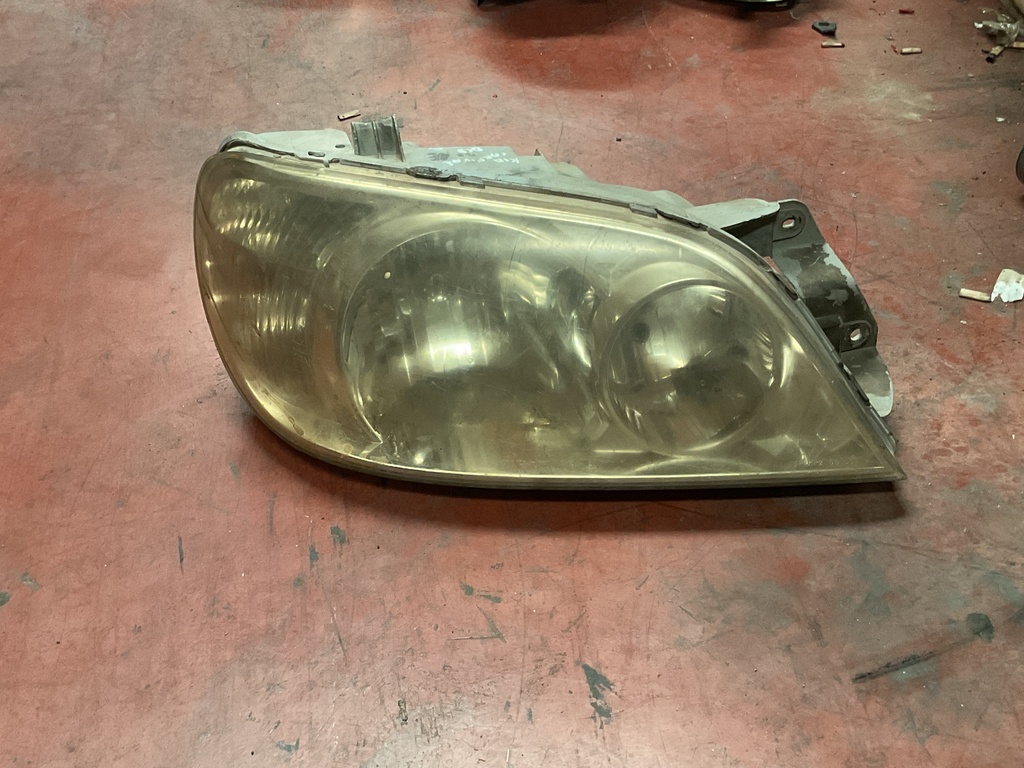 Faro derecho kia carnival (defectuoso) ‘00