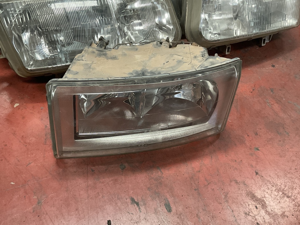 Faro izquierdo iveco daily ‘99