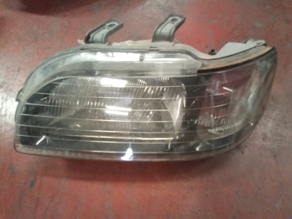 Faro izquierdo honda Civic '97