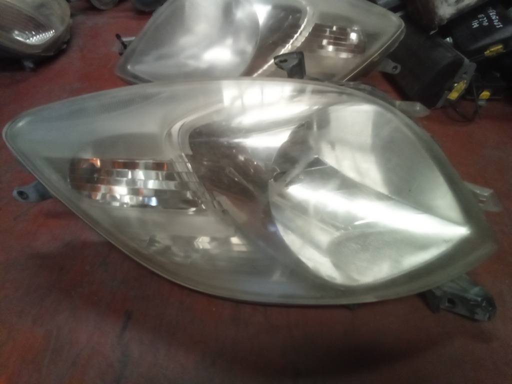 Faro derecho Toyota Yaris '08
