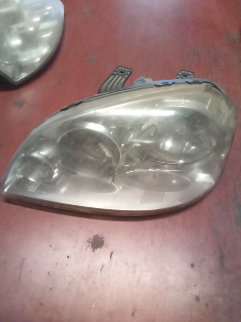 Faro izquierdo Chevrolet nubira  '04