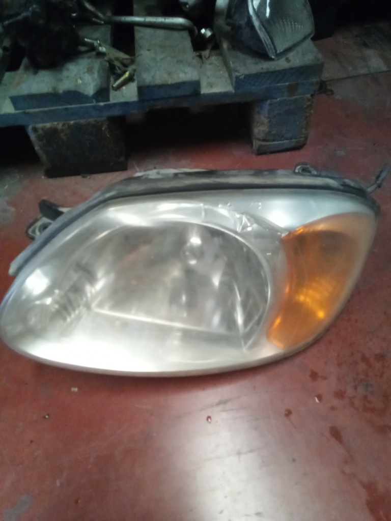 Faro izquierdo Hyundai accent '03