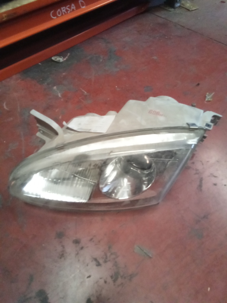 Faro izquierdo Hyundai coupe '99