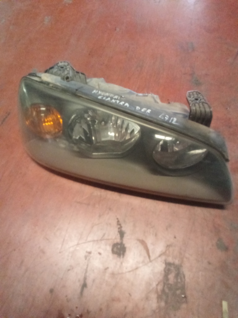 Faro derecho Hyundai elantra '05