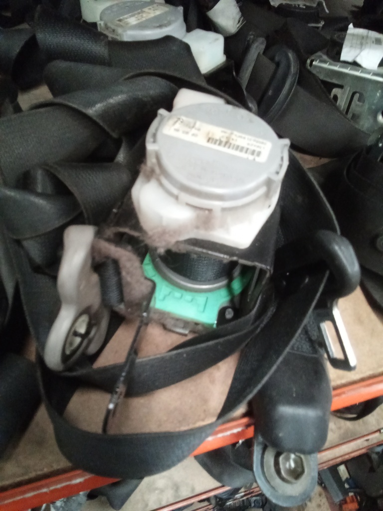 Cinturon delantero derecho toyota yaris '09