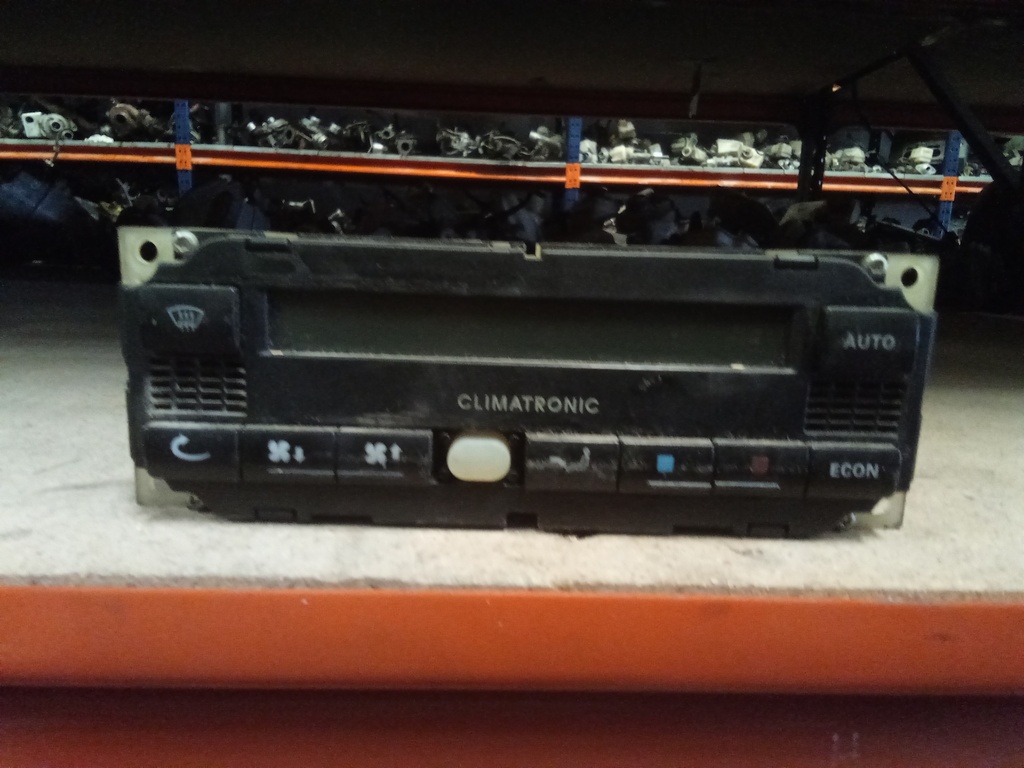 Mando climatizador skoda Octavia '99