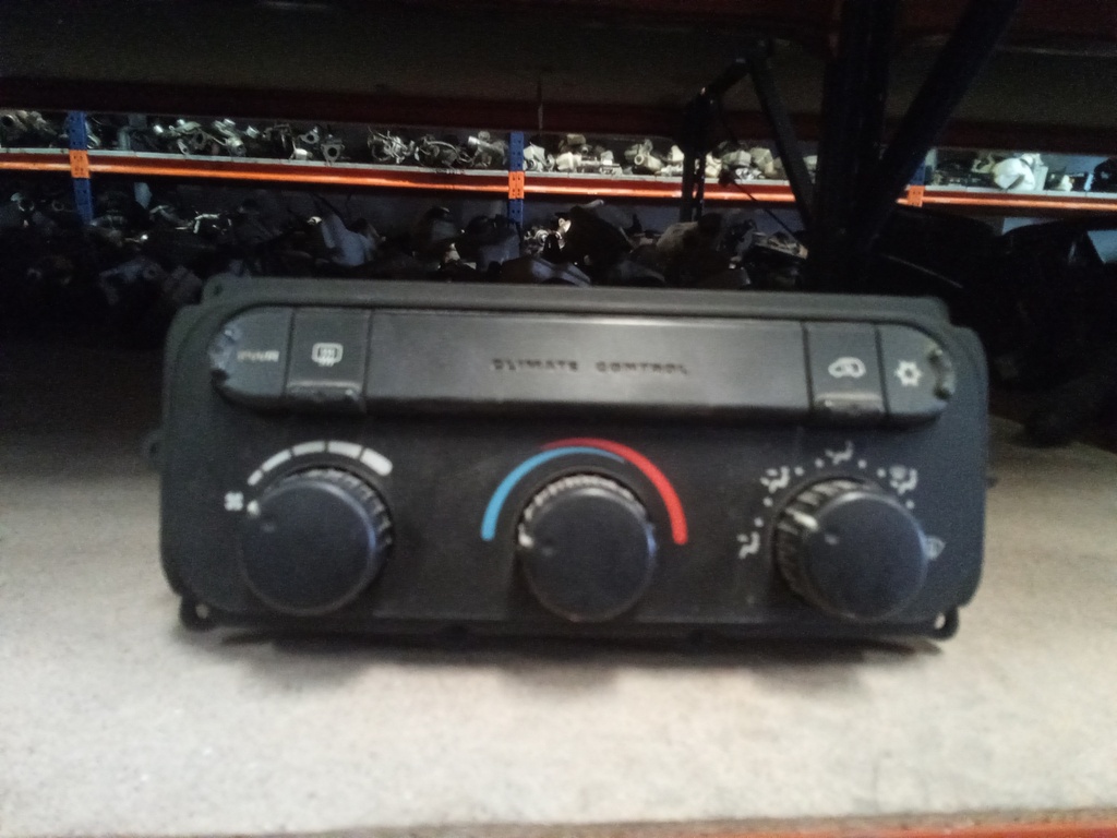 Mando aire acondicionado Chrysler voyager '01