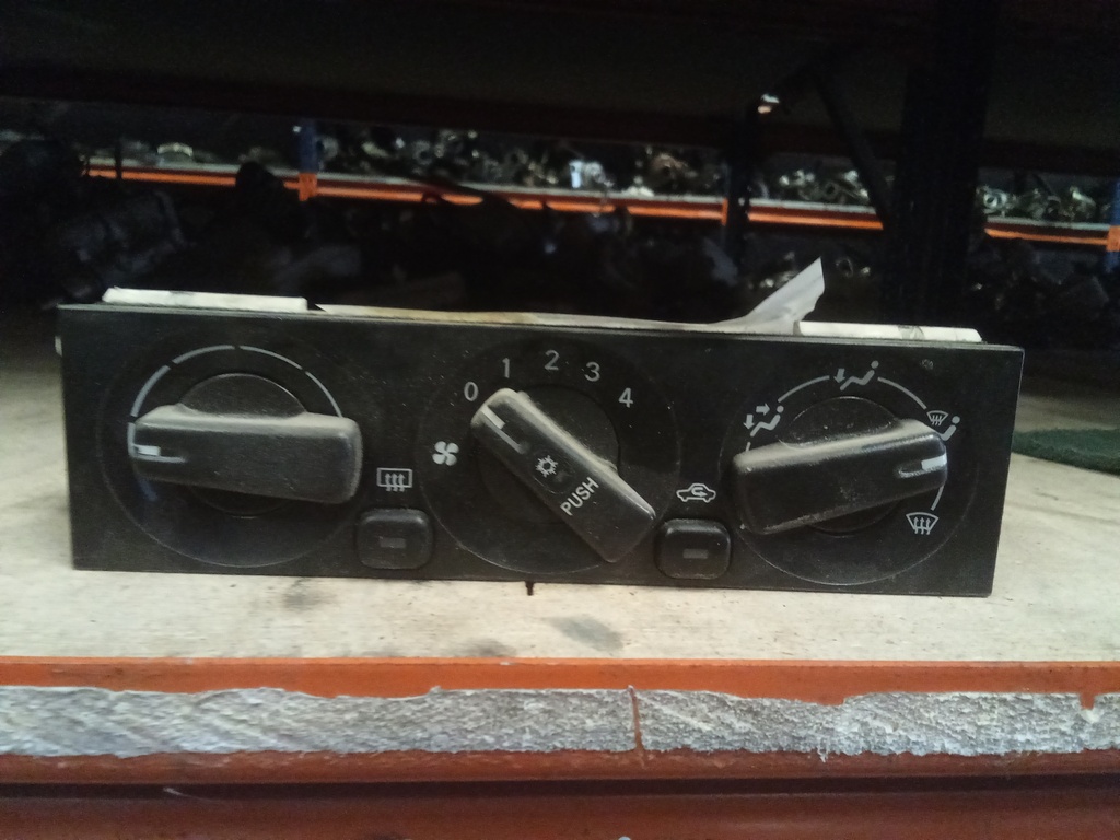 Mando aire acondicionado Mitsubishi space runner '01