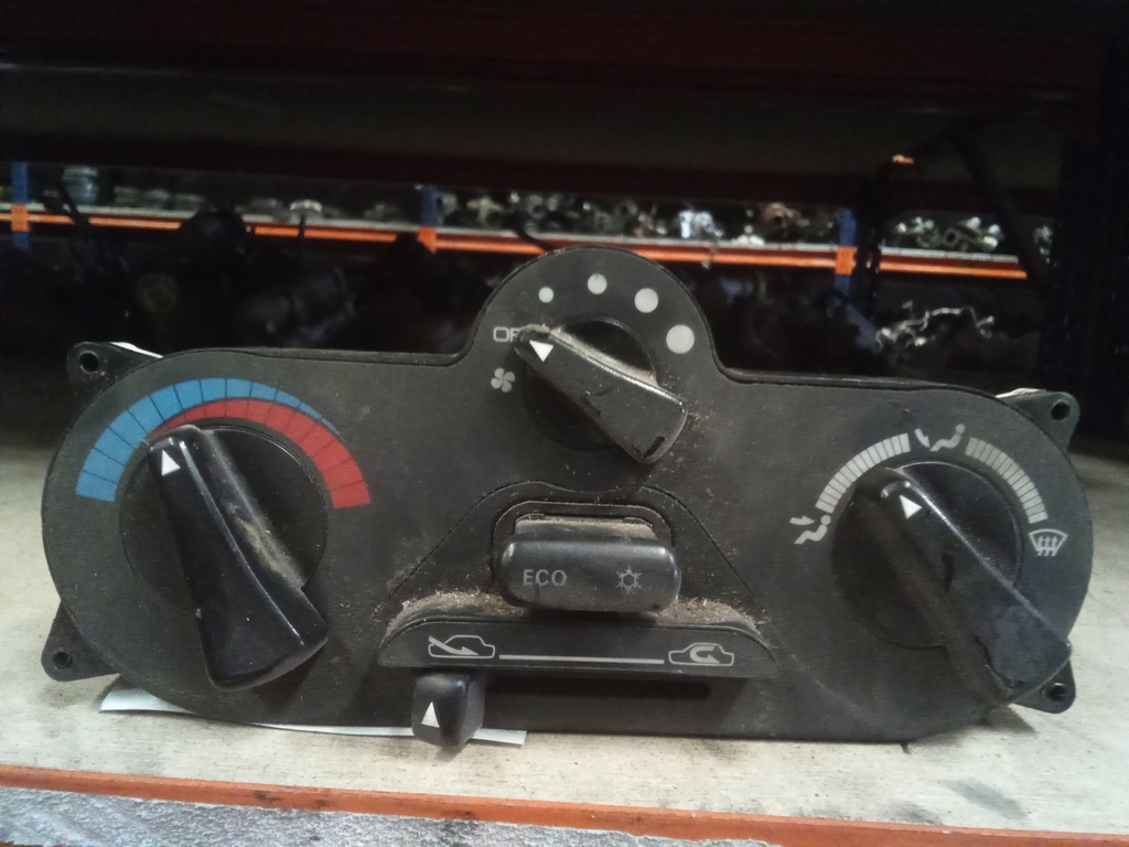 Mando aire acondicionado Mitsubishi carisma '99