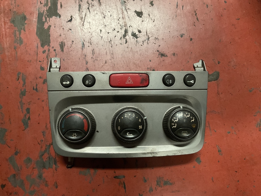Mando aire acondicionado alfa 147 ’05