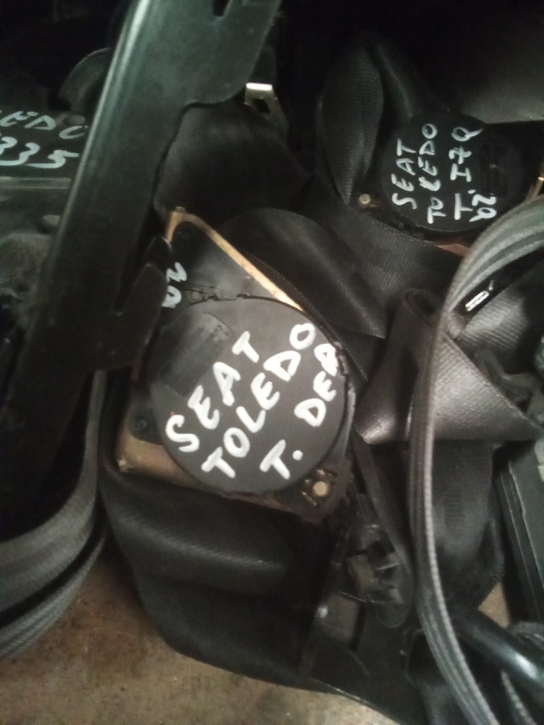 Cinturon trasero derecho seat toledo '02