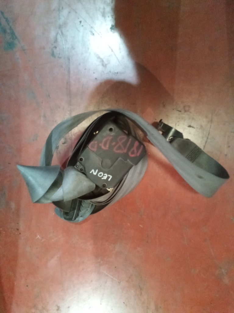 Cinturon delantero derecho seat leon '01
