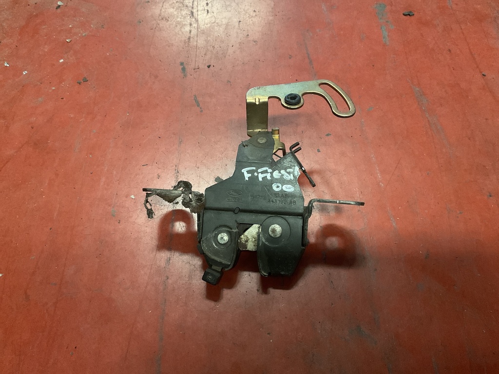 Cerradura maletero ford scort ‘93