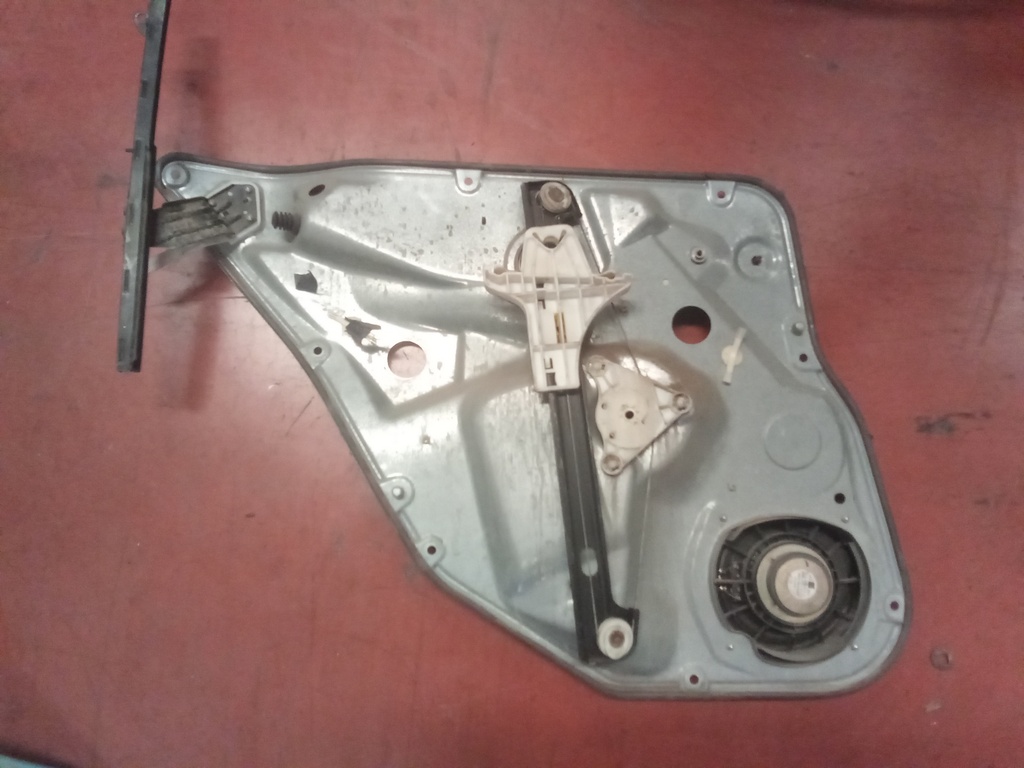 Elevalunas trasero derecho seat Ibiza '04