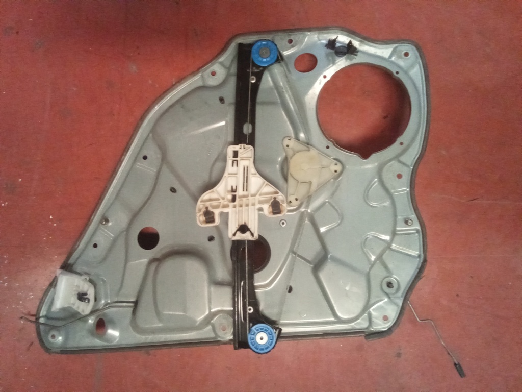 Elevalunas trasero izquierdo Volkswagen polo '04