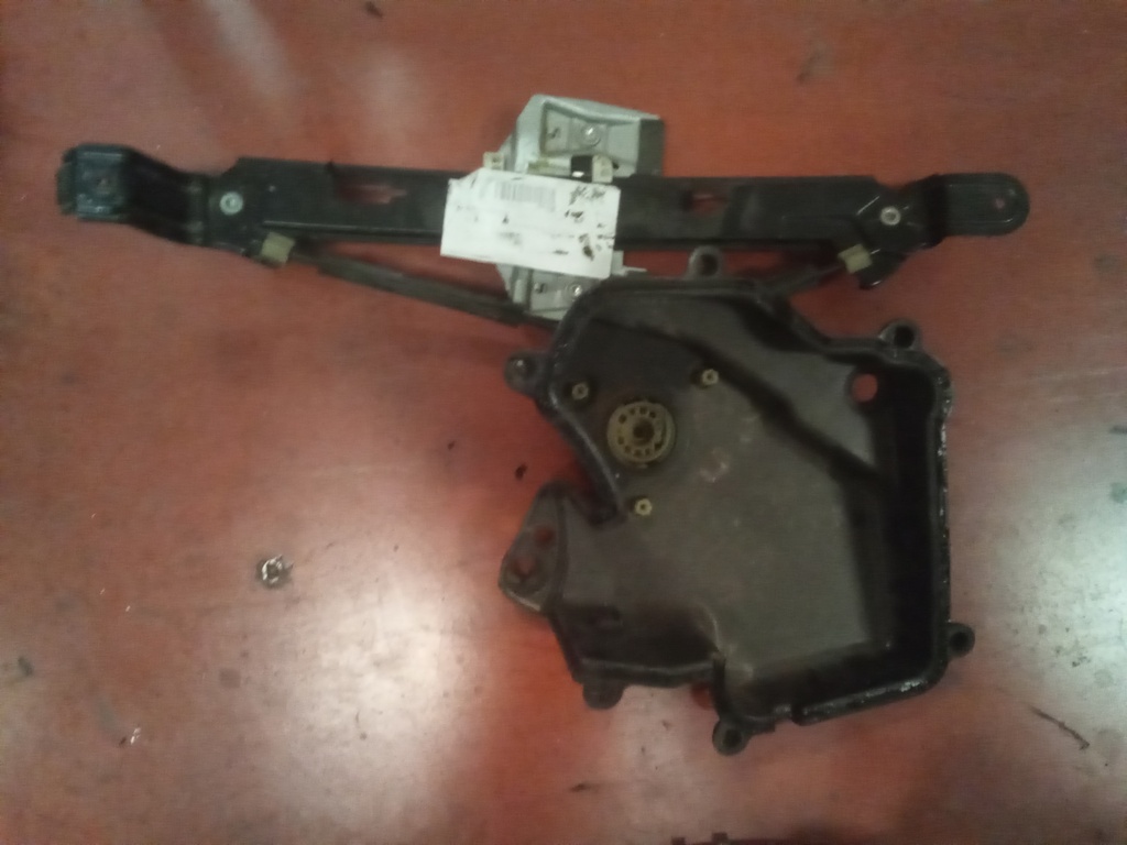 Elevalunas trasero izquierdo seat león '06