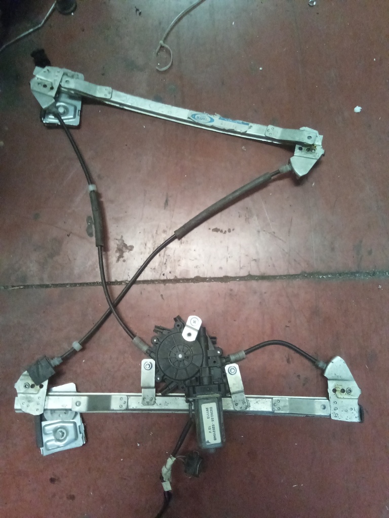 Elevalunas delantero derecho seat Ibiza '00