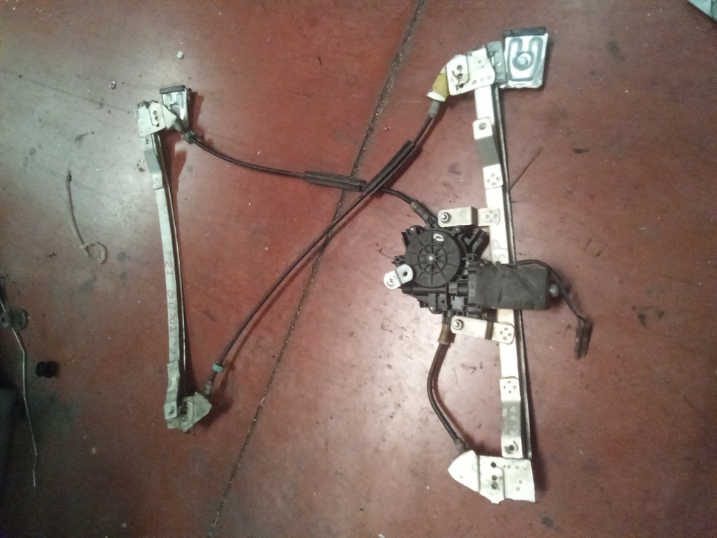 Elevalunas delantero izquierdo seat Ibiza '00