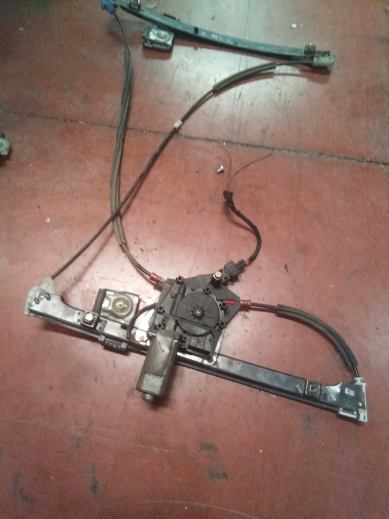 Elevalunas delantero derecho 3p seat Ibiza '01