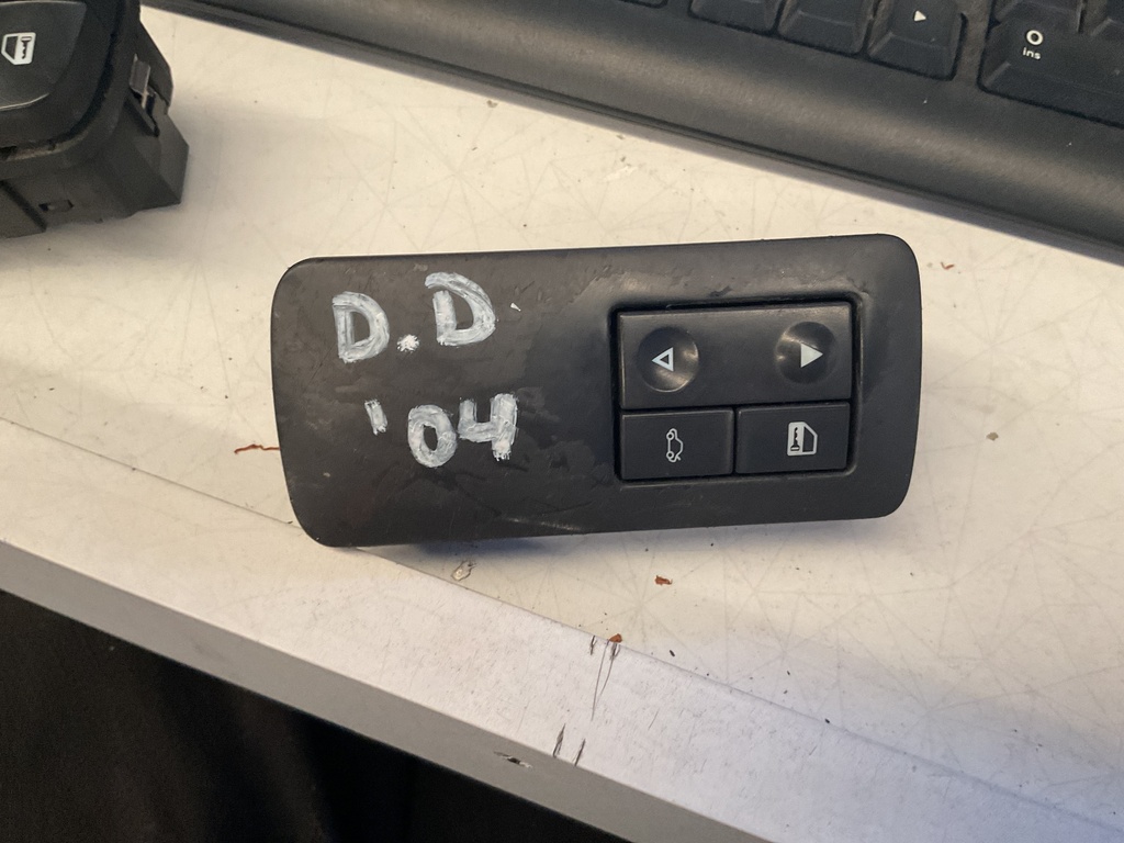 Botonera elevalunas delantera derecha opel vectra c’04