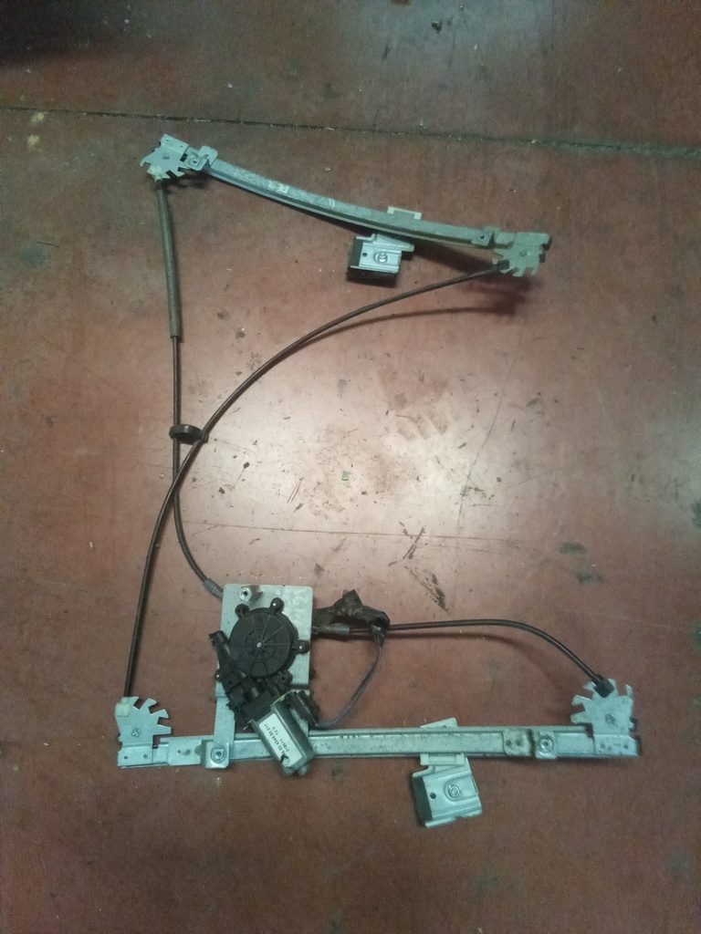 Elevalunas delantero derecho Volkswagen polo '99