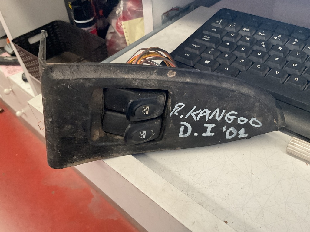 Botonera elevalunas delantera izquierda renault kangoo ‘01