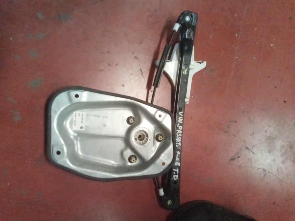 Elevalunas trasero derecho Volkswagen Passat '08