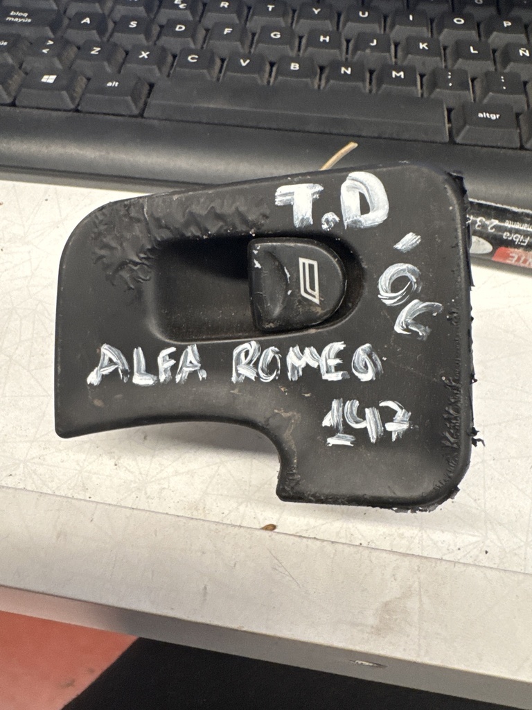 BOTONERA ELEVA LUNAS TRASERA DERECHA ALFA ROMEO 147 ´03