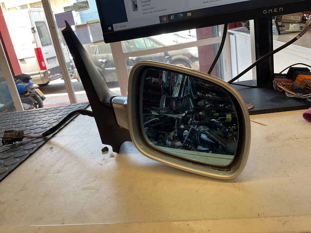 RETROVISOR DERECHO VOLKSWAGEN GOLF IV ´97