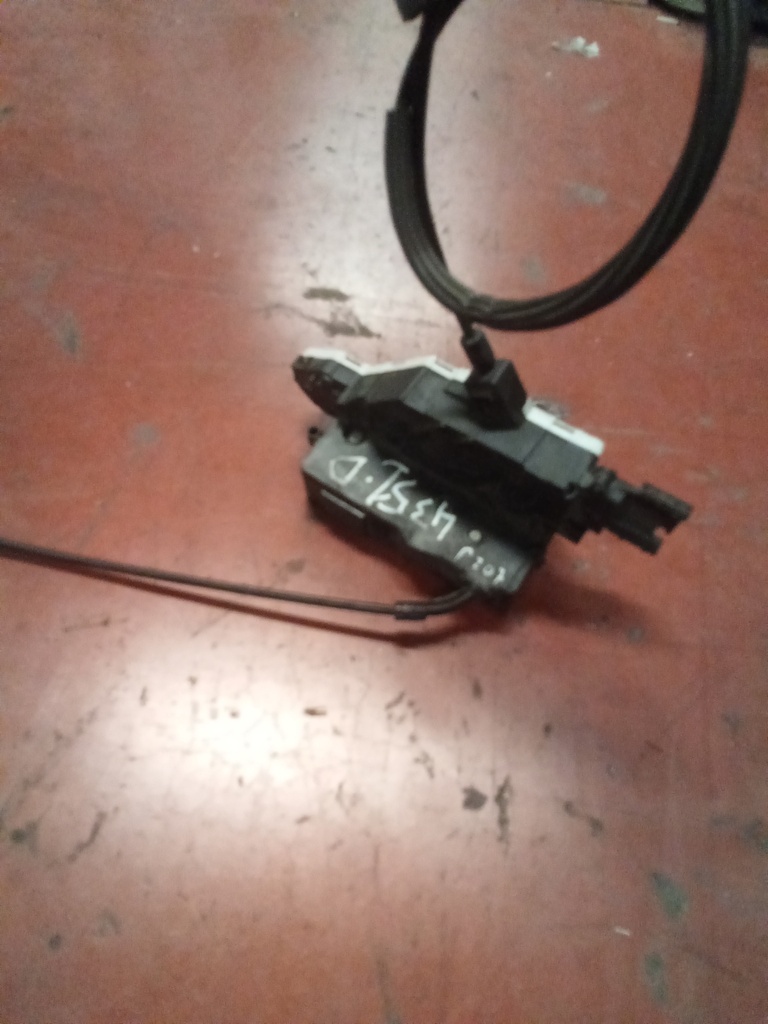 Cerradura delantera derecha Peugeot 207 '06