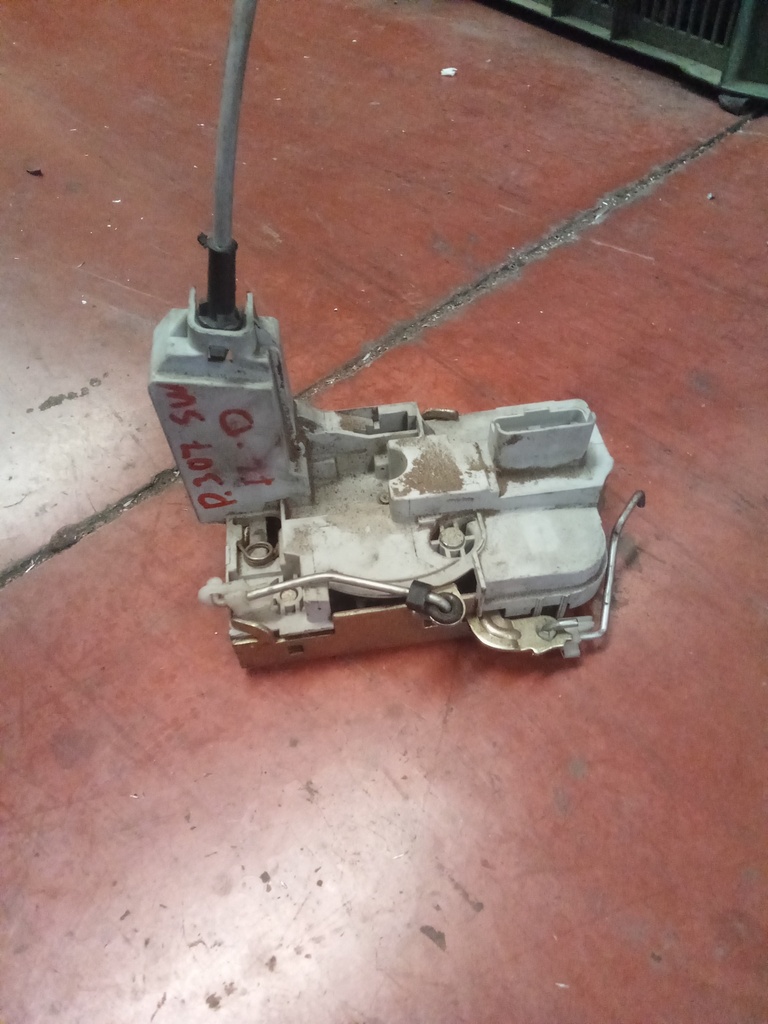 Cerradura delantera izquierda Peugeot 307 '05
