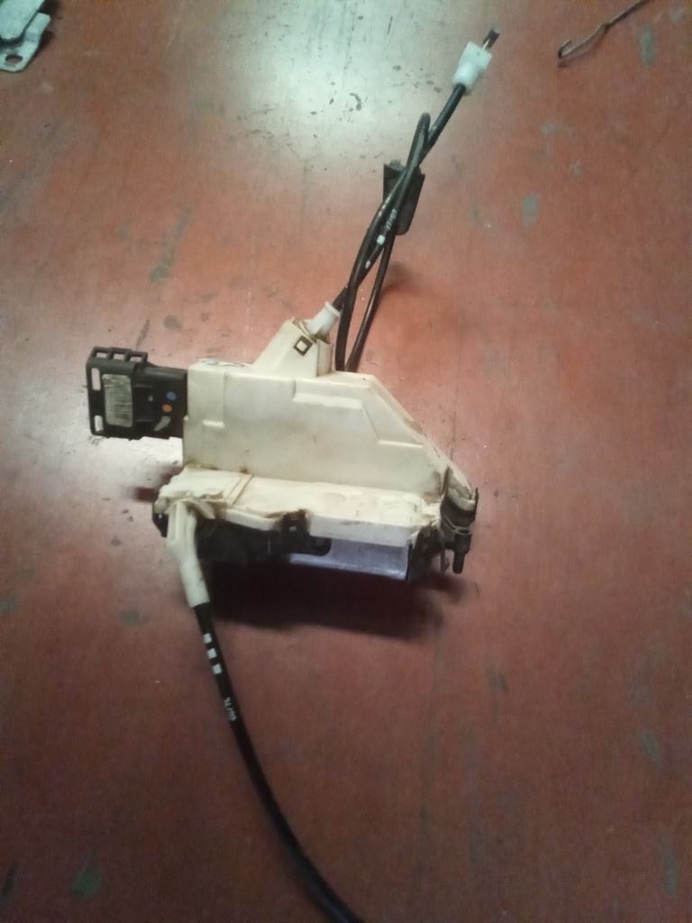 Cerradura trasera izquierda Peugeot 308 '08