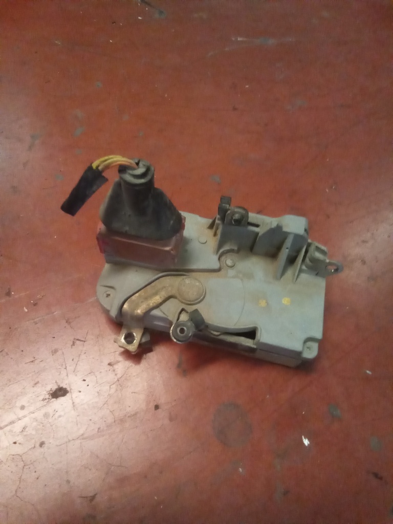 Cerradura delantera derecha Peugeot 406 '95