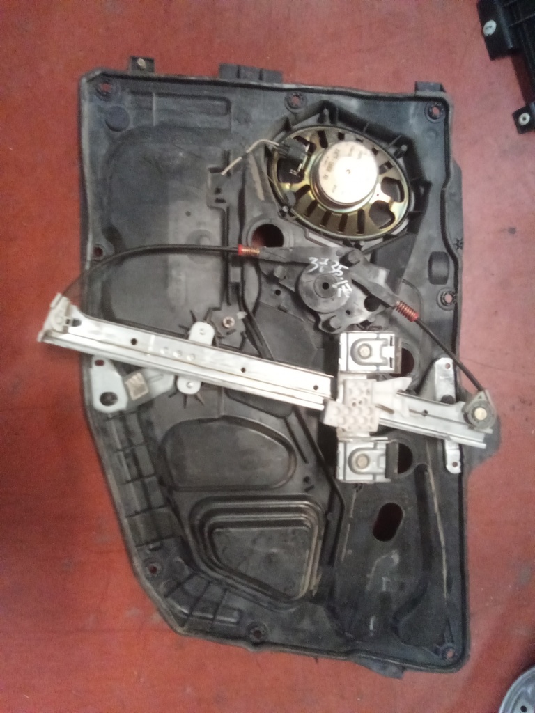 Elevalunas delantero izquierdo Ford fiesta '04