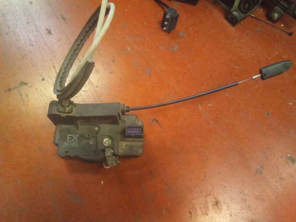 Cerradura delantera izquierda Opel Zafira a '01