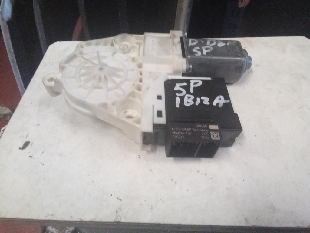 Motor elevalunas delantero derecho seat Ibiza '05