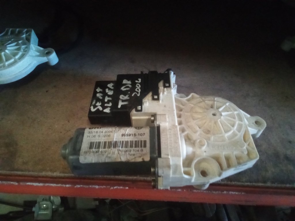Motor elevalunas trasero derecho seat Altea '04
