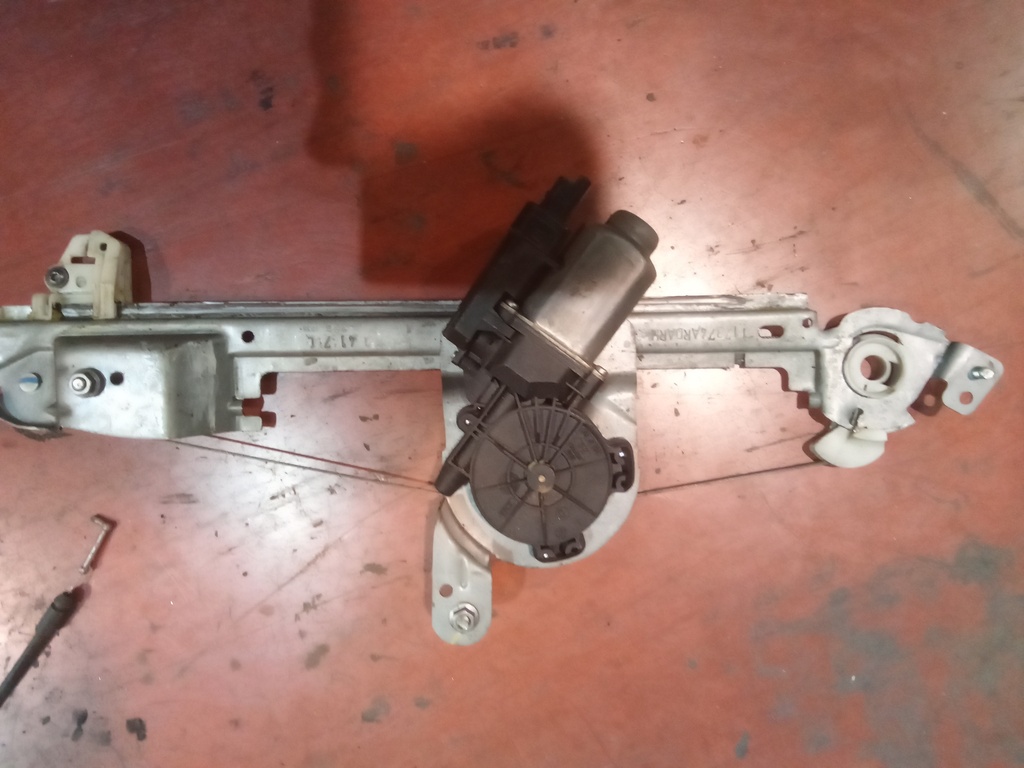 Elevalunas trasero derecho Renault Scenic '05