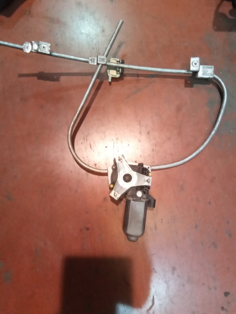 Elevalunas delantero derecho Renault Clio I '96