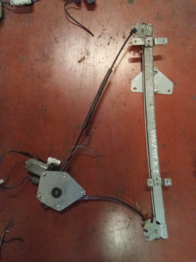 Elevalunas delantero izquierdo Nissan vanette '00