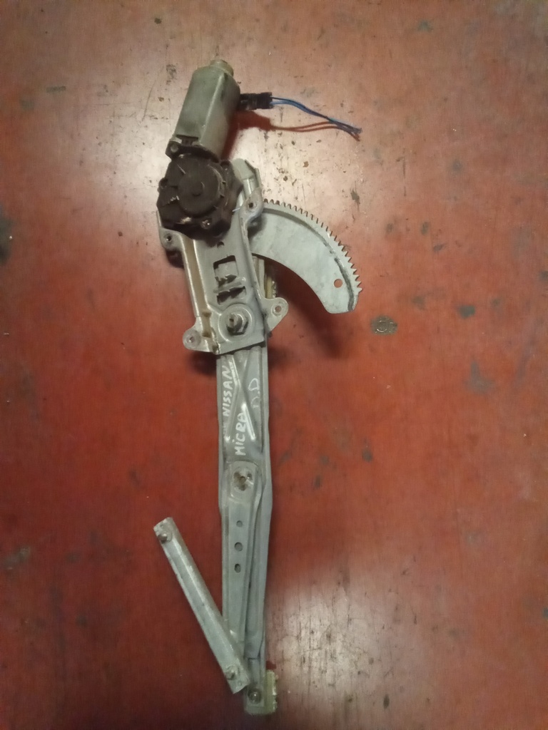 Elevalunas delantero derecho Nissan micra '99