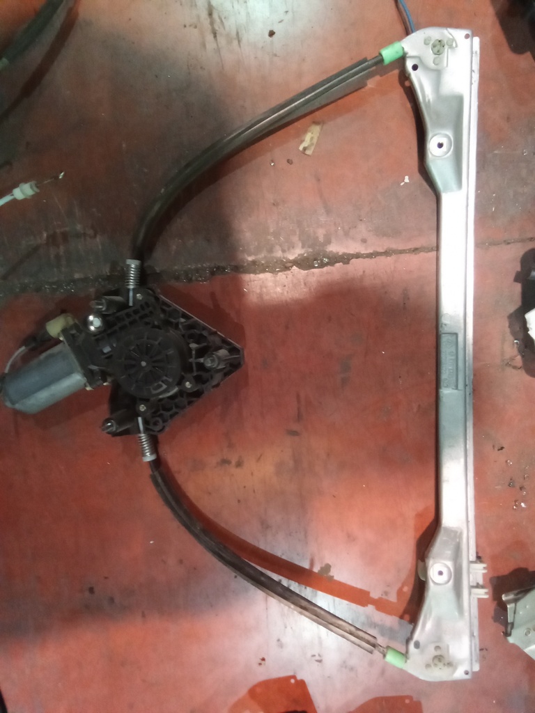 Elevalunas delantero derecho 5p Renault Clio II '03